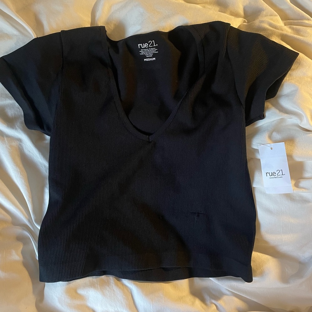 Rue 22 v neck shirt